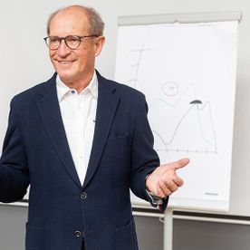Wolfgang Rau hält einen Vortrag - RAU probat consulting Unternehmensberatung